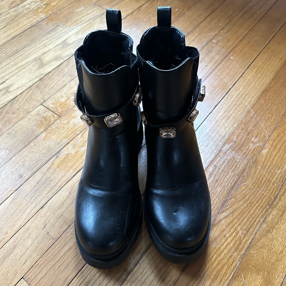 Boots - Picture 5 of 6